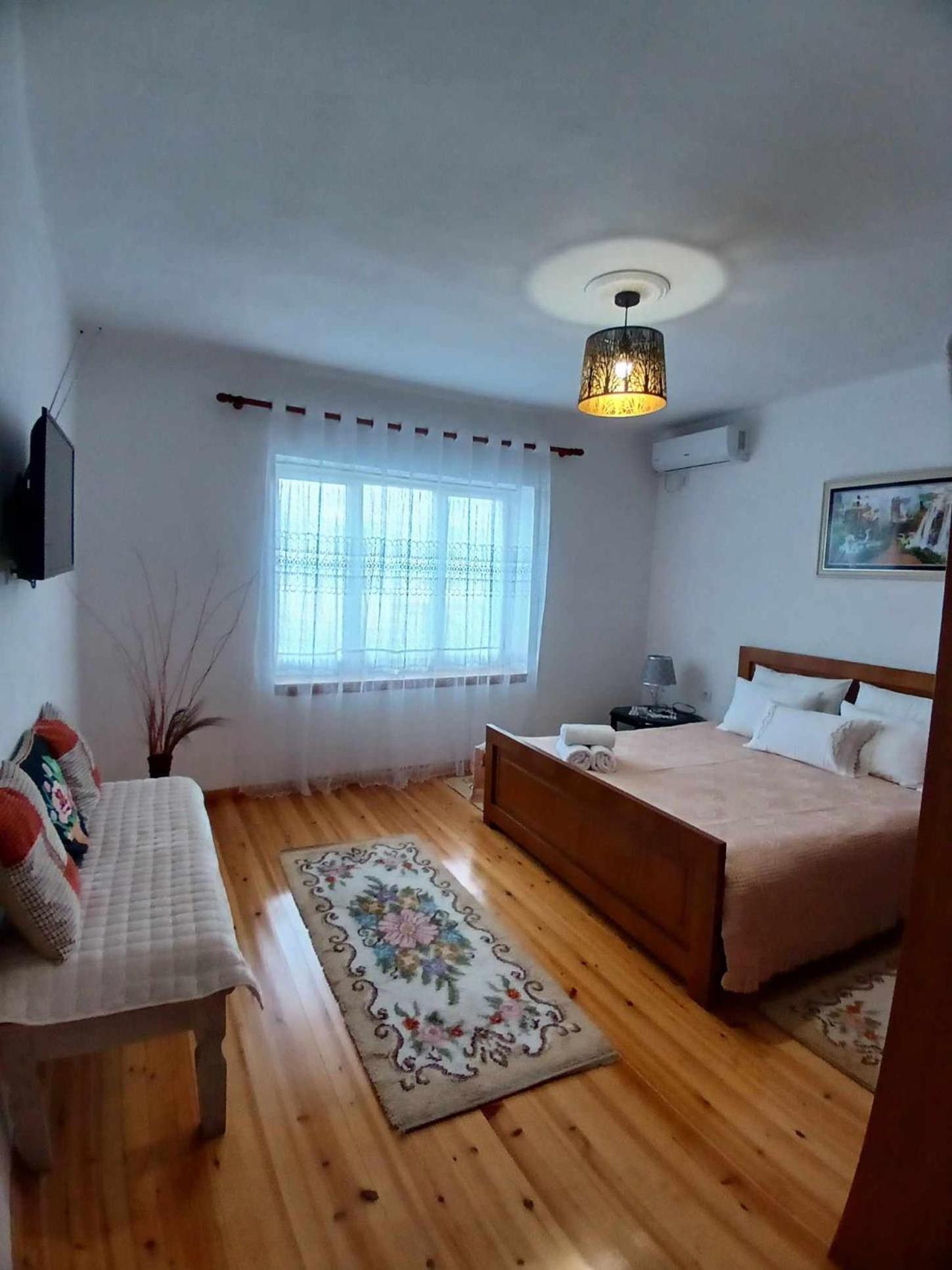 Eniguesthouse Gjirokastër المظهر الخارجي الصورة