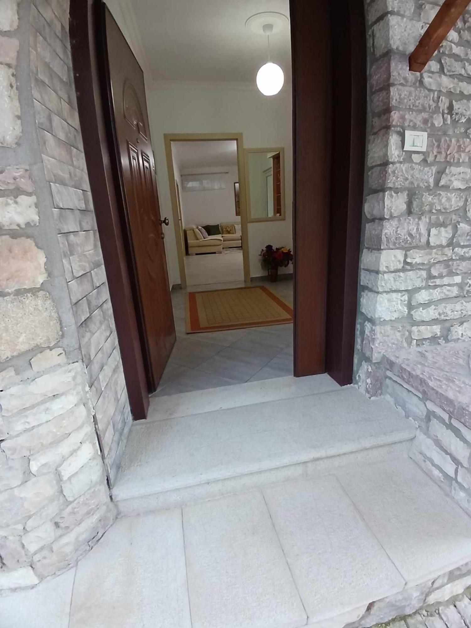 Eniguesthouse Gjirokastër المظهر الخارجي الصورة