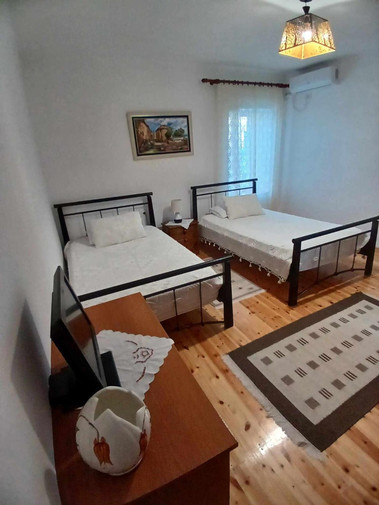 Eniguesthouse Gjirokastër المظهر الخارجي الصورة