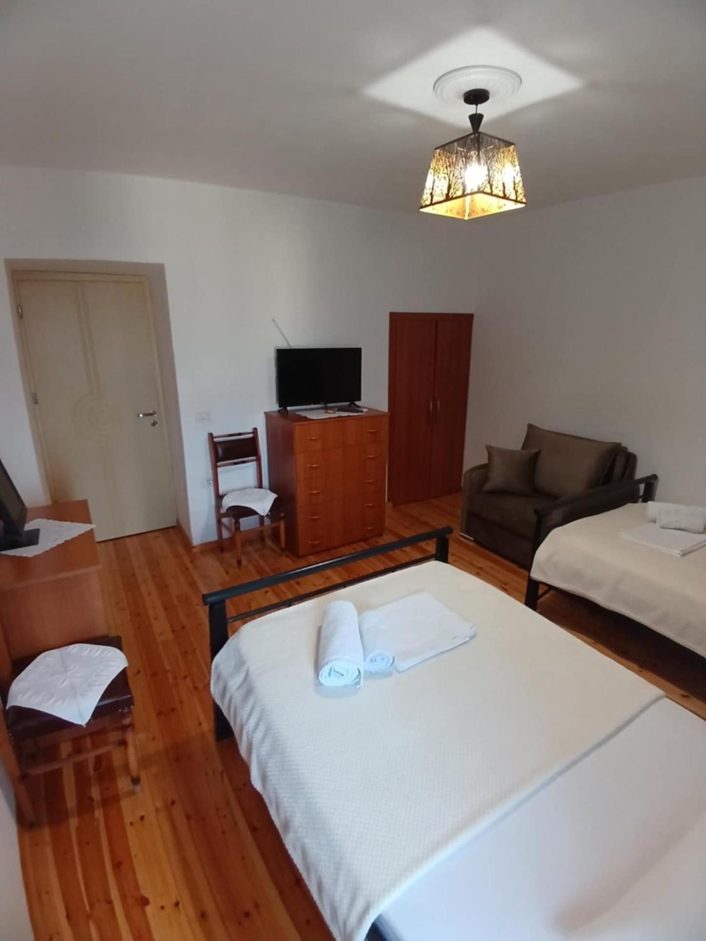 Eniguesthouse Gjirokastër المظهر الخارجي الصورة