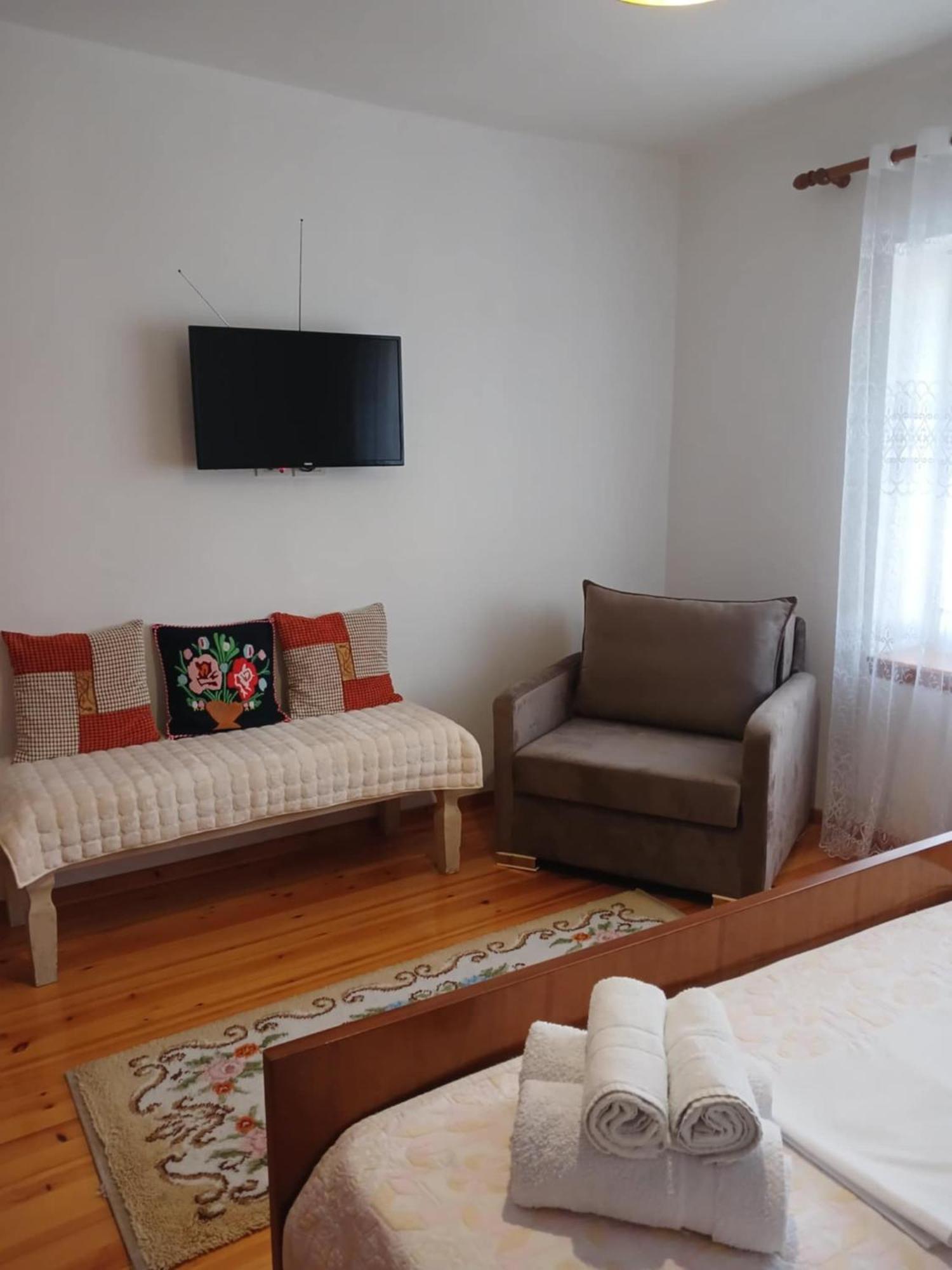 Eniguesthouse Gjirokastër المظهر الخارجي الصورة